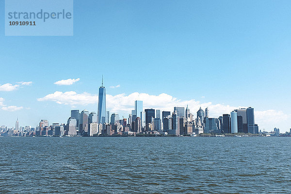 USA  New York City  Blick auf Manhattan Skyline und East River