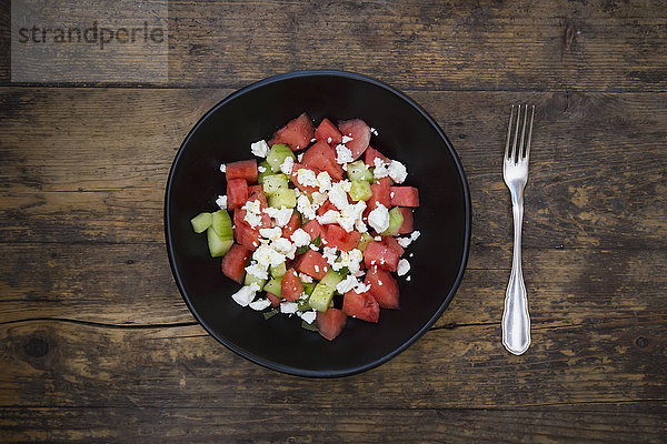 Salatschüssel mit Wassermelone  Gurke  Minze und Feta