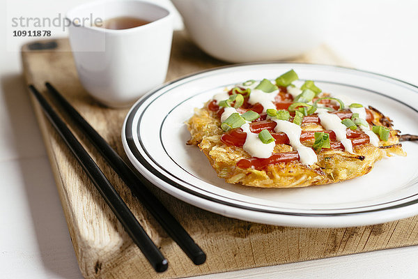 Okonomiyaki  Japanischer Krautpfannkuchen