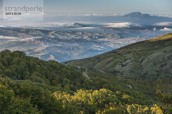 Italien  Sizilien  Madonie  Parco delle Madonie im Herbst vormittags