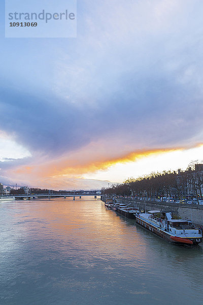 Frankreich  Lyon  Saone bei Sonnenuntergang
