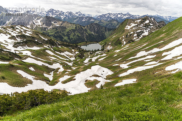 Deutschland  Blick auf Allgäuer Alpen und Seealpsee bei Oberstdorf