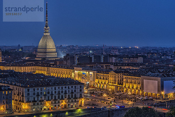 Italien  Piemont  Turin  Stadtansicht mit Mole Antonelliana bei Nacht