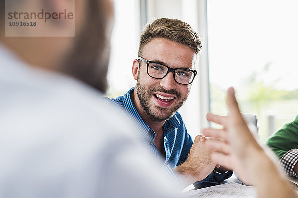 Sicherer Nachwuchs in einem Meeting