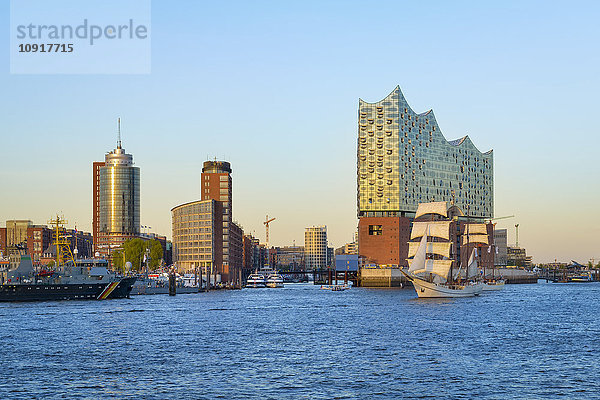 Deutschland  Hamburg  Hafencity mit Elbphilharmonie