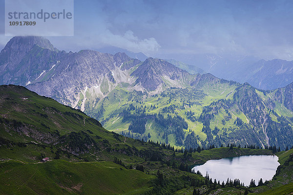 Deutschland  Bayern  Allgäuer Alpen  Panoramablick vom Zeigersattel Seealpsee  Hoefats links