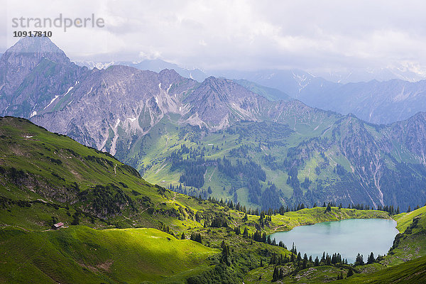 Deutschland  Bayern  Allgäuer Alpen  Panoramablick vom Zeigersattel Seealpsee  Hoefats links