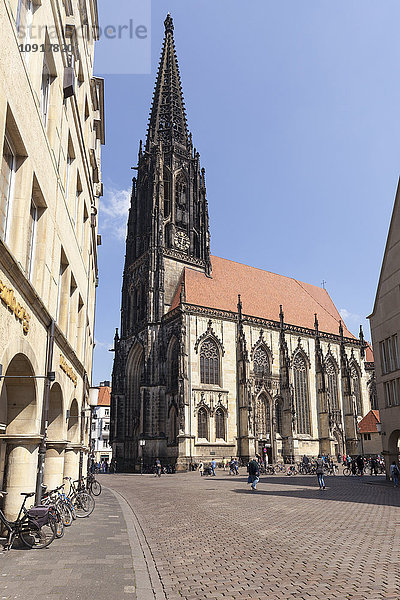 Deutschland  Münster  Blick auf St. Lamberti am Prinzipal Market