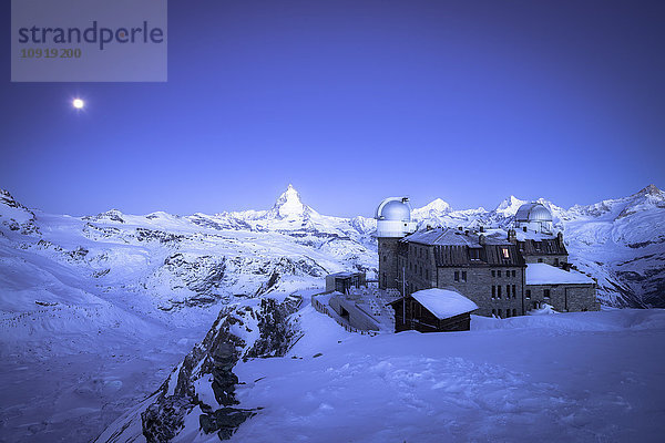 Schweiz  Zermatt  Gornergrat  Kulm Hotel  Blaue Stunde