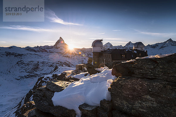 Schweiz  Zermatt  Gornergrat  Matterhorn Kulm Hotel bei Sonnenuntergang