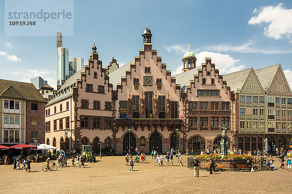 Deutschland  Frankfurt  Römerberg und Gerechtigkeitsbrunnen am Marktplatz