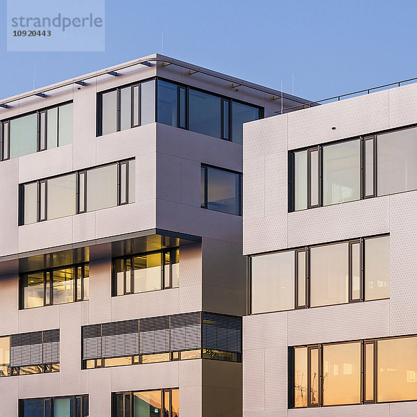 Deutschland  Leinfelden-Echterdingen  Blick auf moderne Bürogebäude