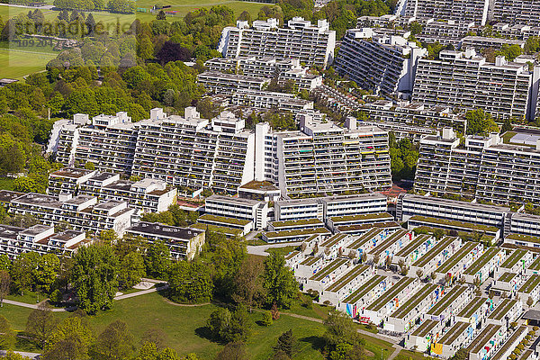 Deutschland  München  Blick auf Wohnhochhäuser und Olympisches Dorf