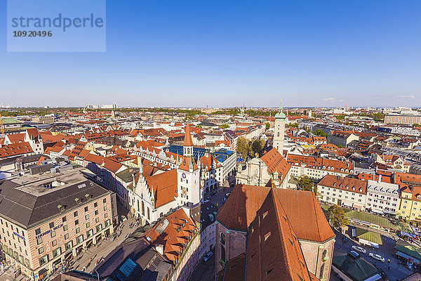 Deutschland  München  Blick auf die Altstadt mit Heilig-Geist-Kirche und altem Rathaus