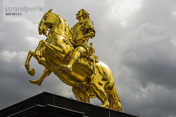 Deutschland  Dresden  Blick auf das Reiterstandbild'Goldener Reiter'.