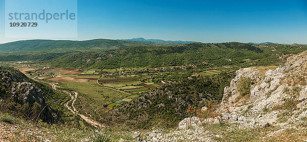 Bosnien und Herzegowina  Stolac  Panorama  Tal