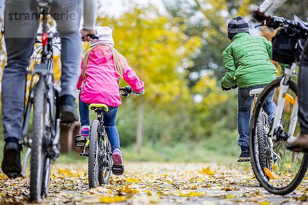 Gemeinsames Radfahren mit der Familie