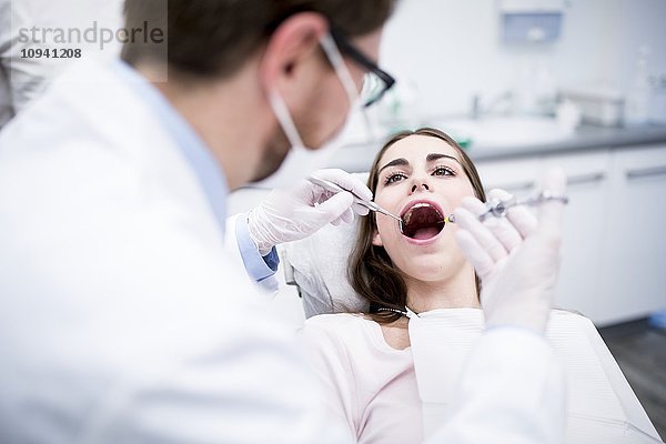 Zahnarzt narkotisiert Patient