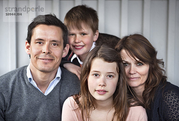 Nahaufnahme Porträt einer lächelnden glücklichen Familie