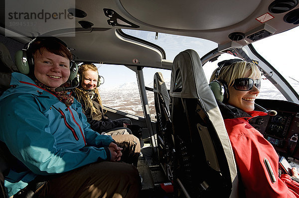 Frauen im Hubschrauber