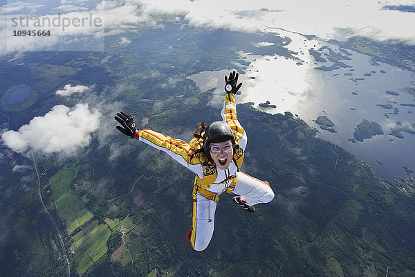Eine Fallschirmspringerin  Schweden.
