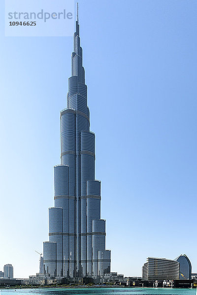 Blick auf den Burj Khalifa  Dubai  Vereinigte Arabische Emirate