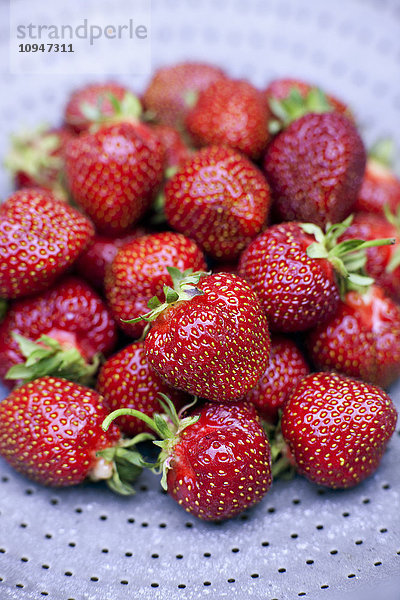 Hochformatige Ansicht von frischen Erdbeeren
