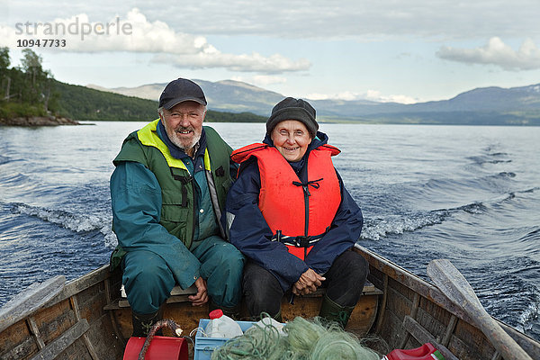 Älteres Paar auf Fischerboot
