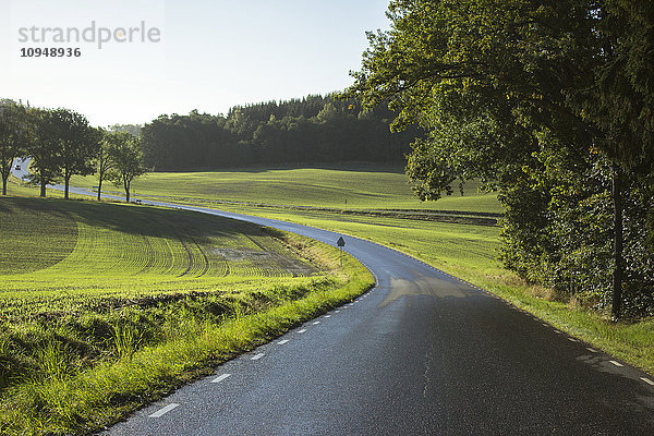 Landschaft mit Landstraße