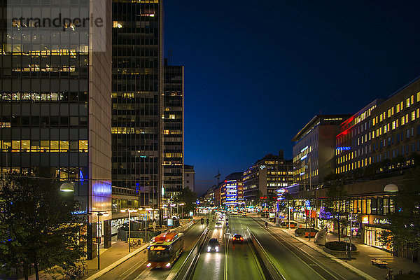 Straßen der Stadt bei Nacht
