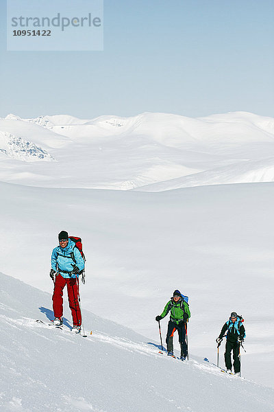 Menschen beim Skifahren