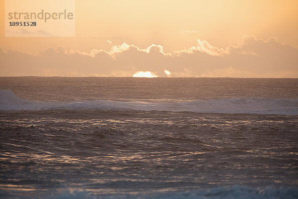 Meer bei Sonnenuntergang