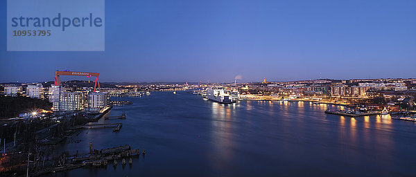 Hafen in der Abenddämmerung