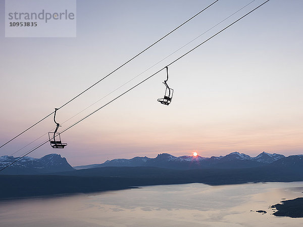 Skilift bei Sonnenuntergang