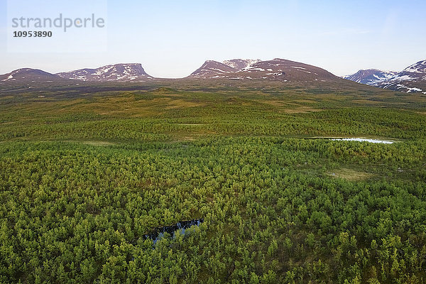 Landschaft mit Bergen