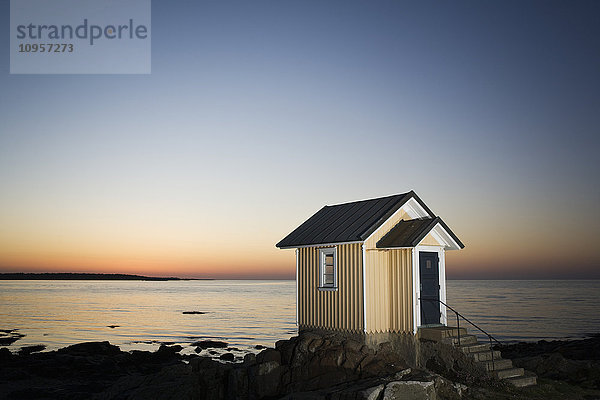 Ein kleines Haus am Meer  Schweden.