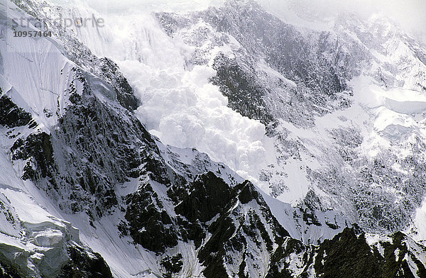 Eine Lawine aus losem Schnee  Passu  Pakistan.