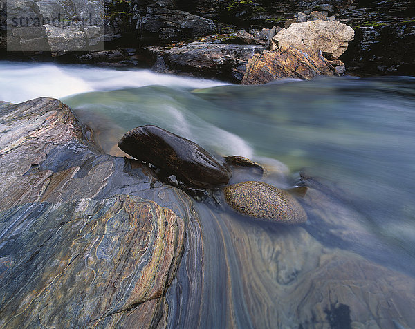 Wasser und Felsen  Abisko  Lappland  Schweden.