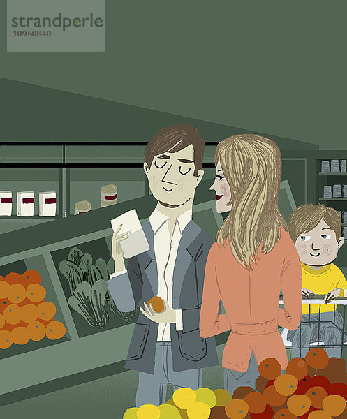 Familie kauft zusammen Lebensmittel im Supermarkt ein