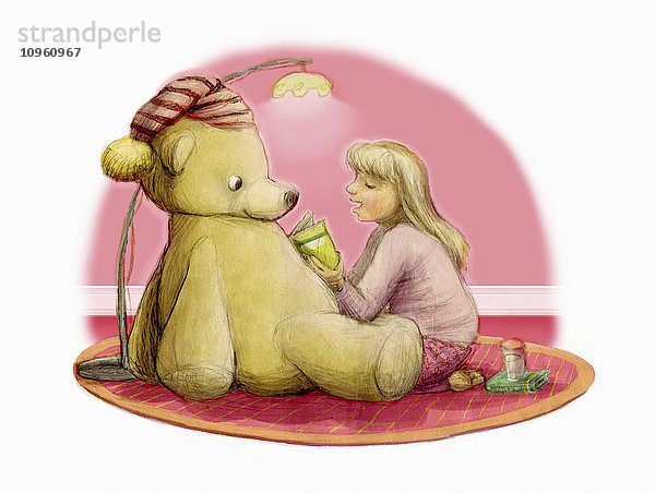 Mädchen liest einem großen Teddybär eine Gutenachtgeschichte vor