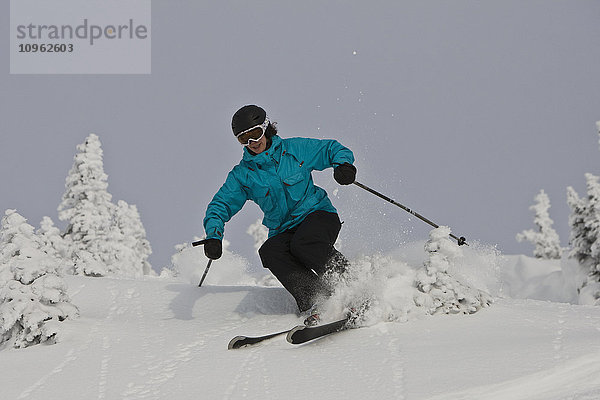 Skifahren auf dem Whistler Mountain; Whistler  British Columbia  Kanada'.