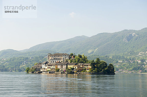 Insel San Giulio am Ortasee; Orta  Piemont  Italien'.