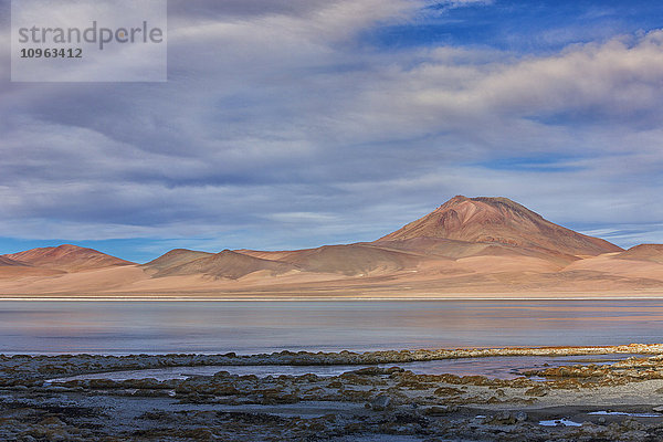 Die vielfarbigen  surrealen Landschaften des bolivianischen Altiplano; Bolivien'.