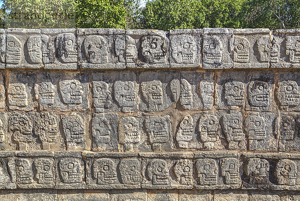 Plattform der Schädel  Chichen Itza; Yucatan  Mexiko'.