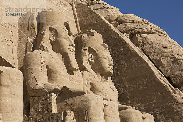 Kolosse von Ramses II  Sonnentempel  Tempel von Abu Simbel; Ägypten'.