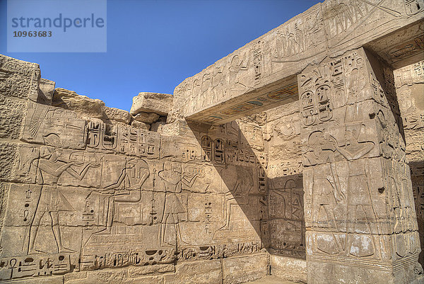 Basreliefs  Hypostylhalle  Medinet Habu (Totentempel von Ramses III.)  Westjordanland; Luxor  Ägypten'.