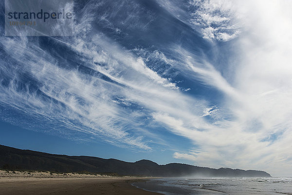 Wolken treiben am Cape Lookout an der Küste von Oregon vorbei; Netarts  Oregon  Vereinigte Staaten von Amerika'.