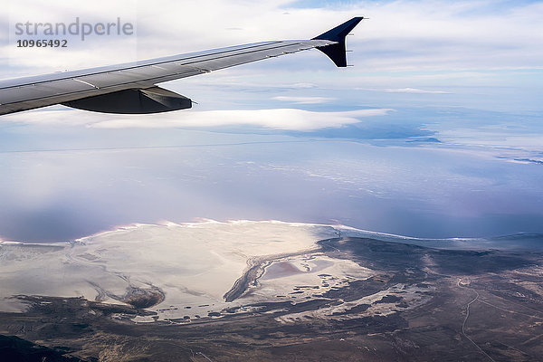 Großer Salzsee von einem Linienflug aus gesehen; Salt Lake City  Utah  Vereinigte Staaten von Amerika'.