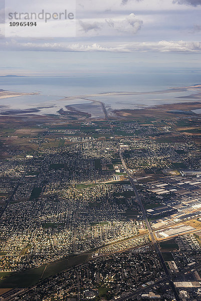 Großer Salzsee von einem Linienflug aus gesehen; Salt Lake City  Utah  Vereinigte Staaten von Amerika'.