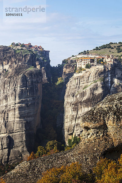 Kloster auf einer Klippe; Meteora  Griechenland'.